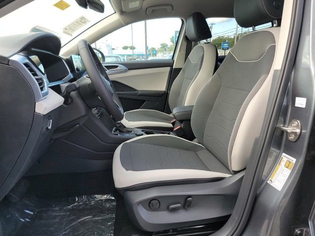 New 2025 Volkswagen Taos SE image 13