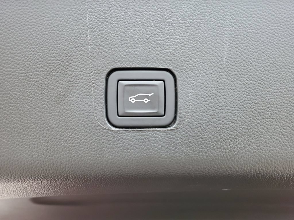 Certified 2023 Chevrolet Traverse LT FWD image 32