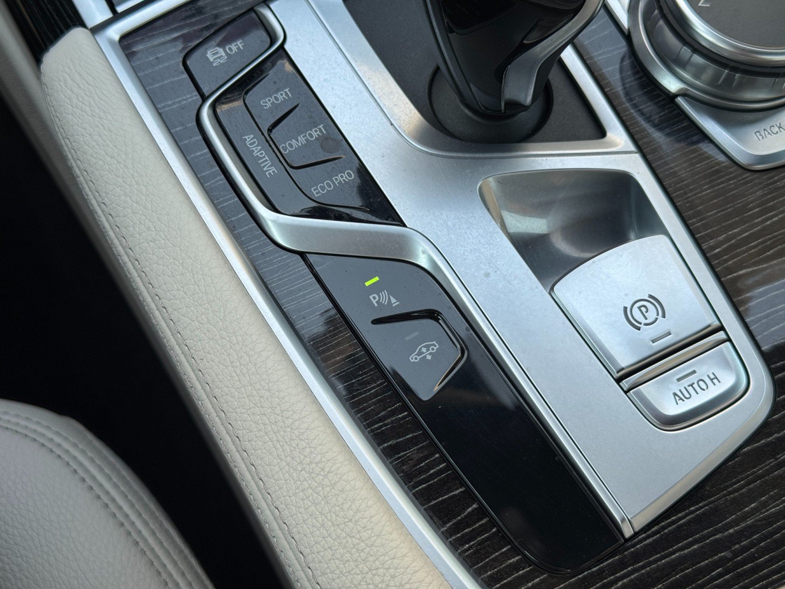 Used 2019 BMW 740i w/ M Sport Package RWD image 31