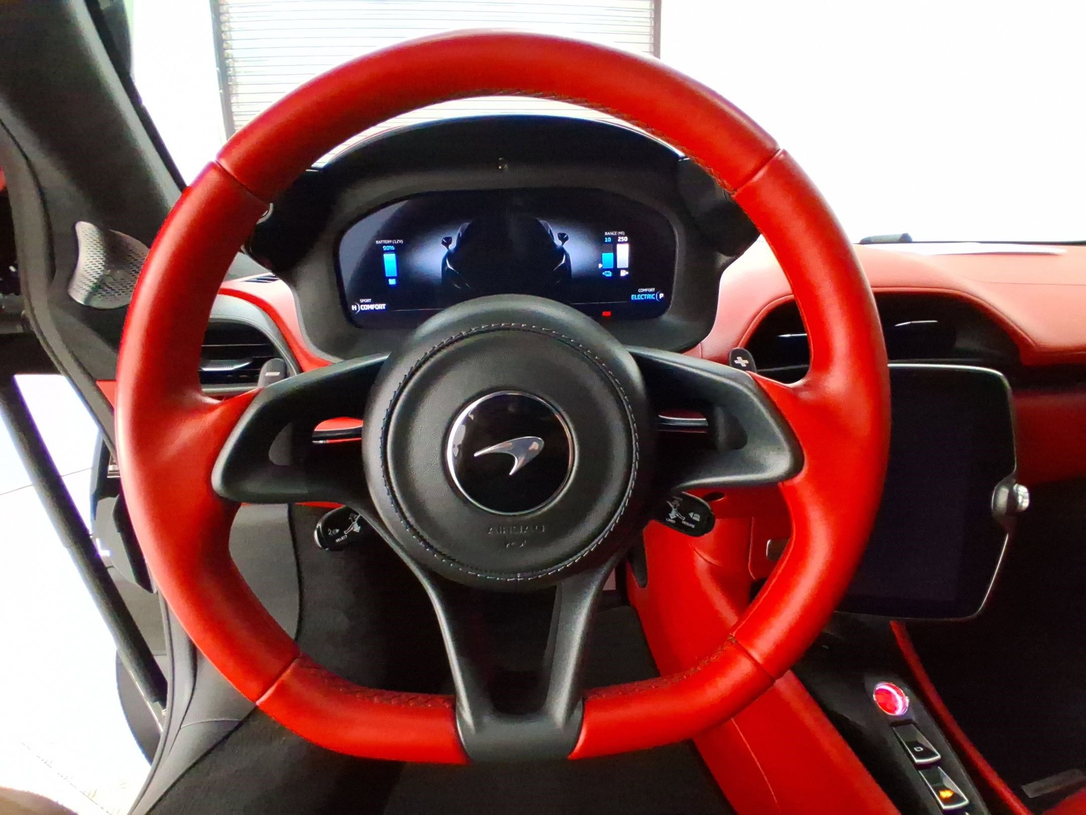 Used 2024 McLaren Artura image 12