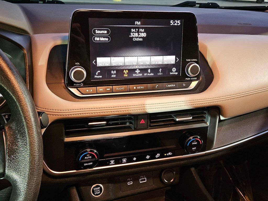 Used 2023 Nissan Rogue SV image 21