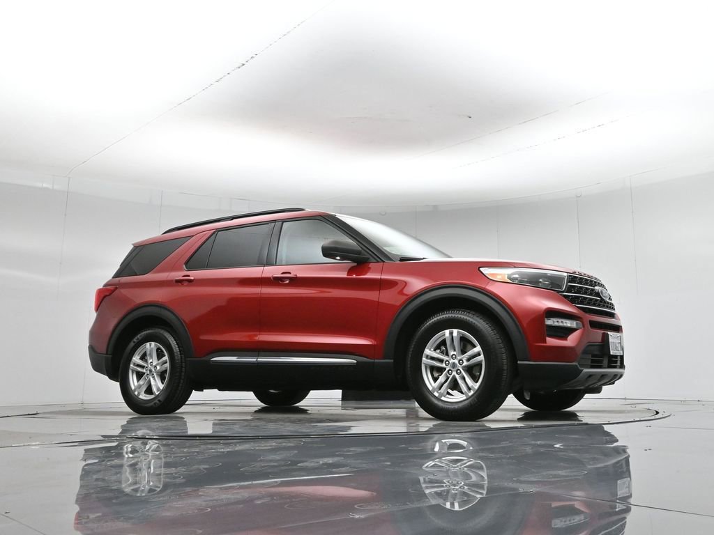 Certified 2020 Ford Explorer XLT w/ Equipment Group 202A image 4