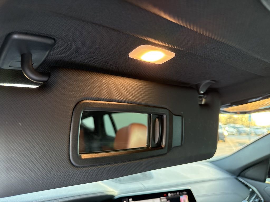 Used 2023 BMW X6 xDrive40i w/ M Sport Package AWD/4WD image 32