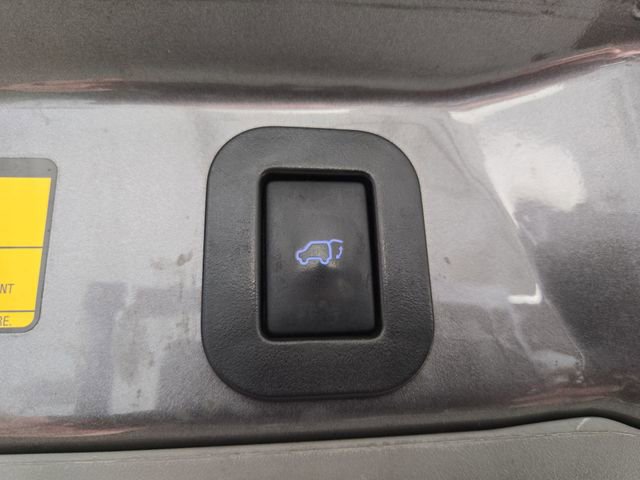 Used 2015 Toyota Sienna XLE w/ Four Season Floor Mat Package image 34