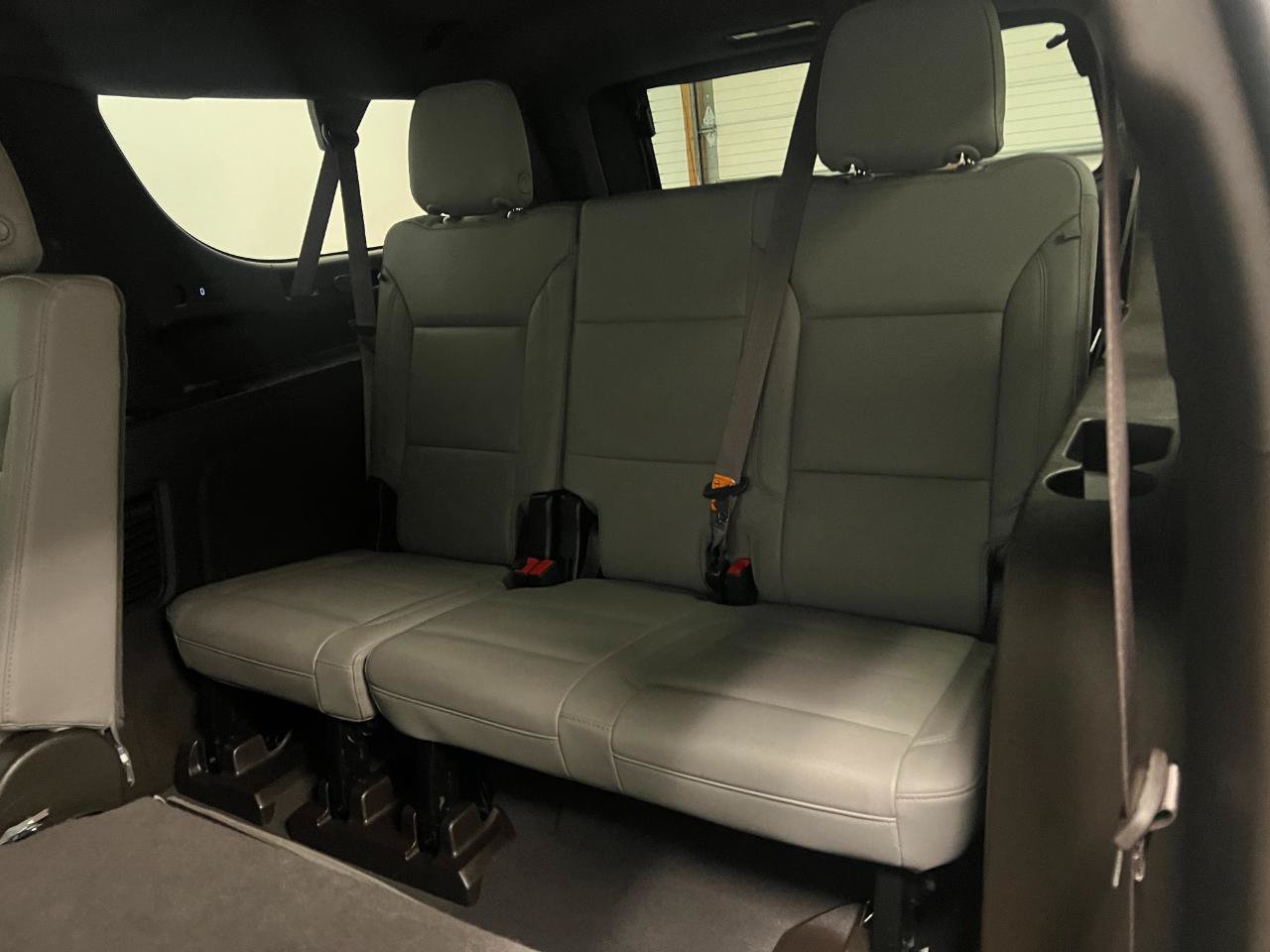Used 2025 Chevrolet Suburban LT AWD/4WD image 32