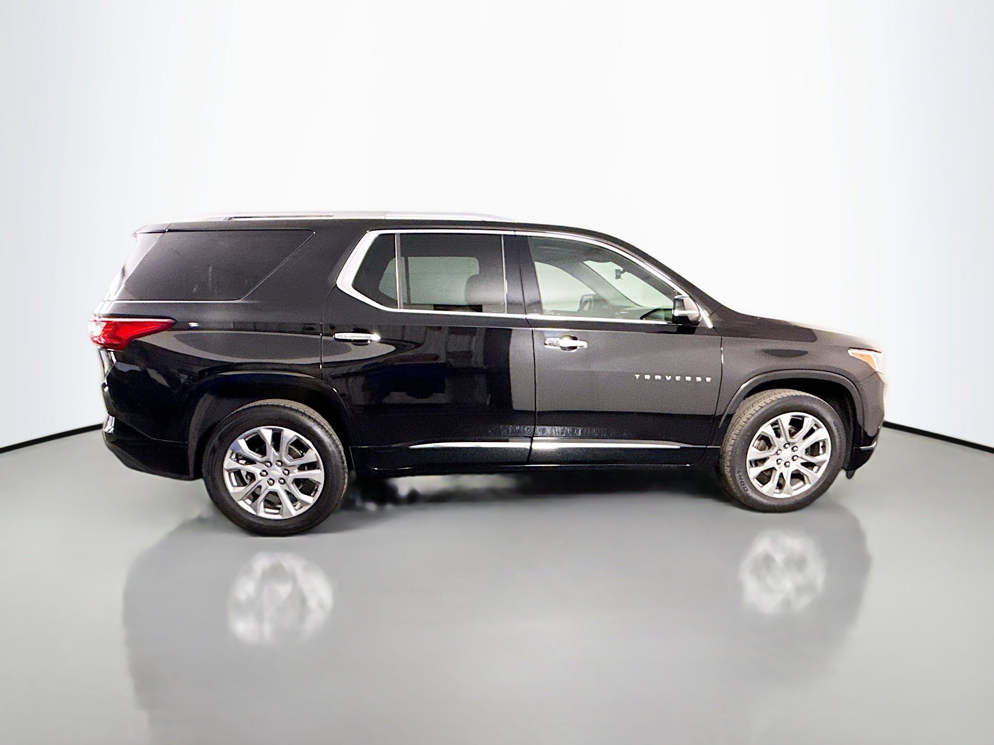 Used 2018 Chevrolet Traverse Premier w/ Driver Confidence II Package FWD image 11