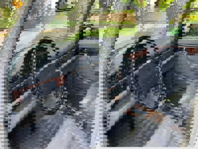 Used 1987 Mercedes-Benz 560 SEL image 20