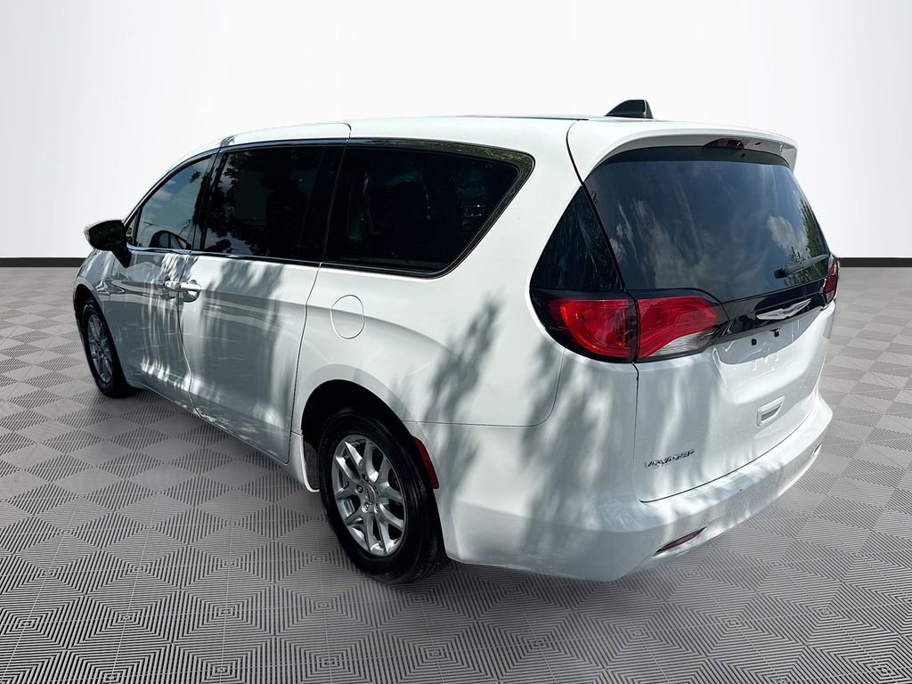 Used 2023 Chrysler Voyager LX FWD image 6