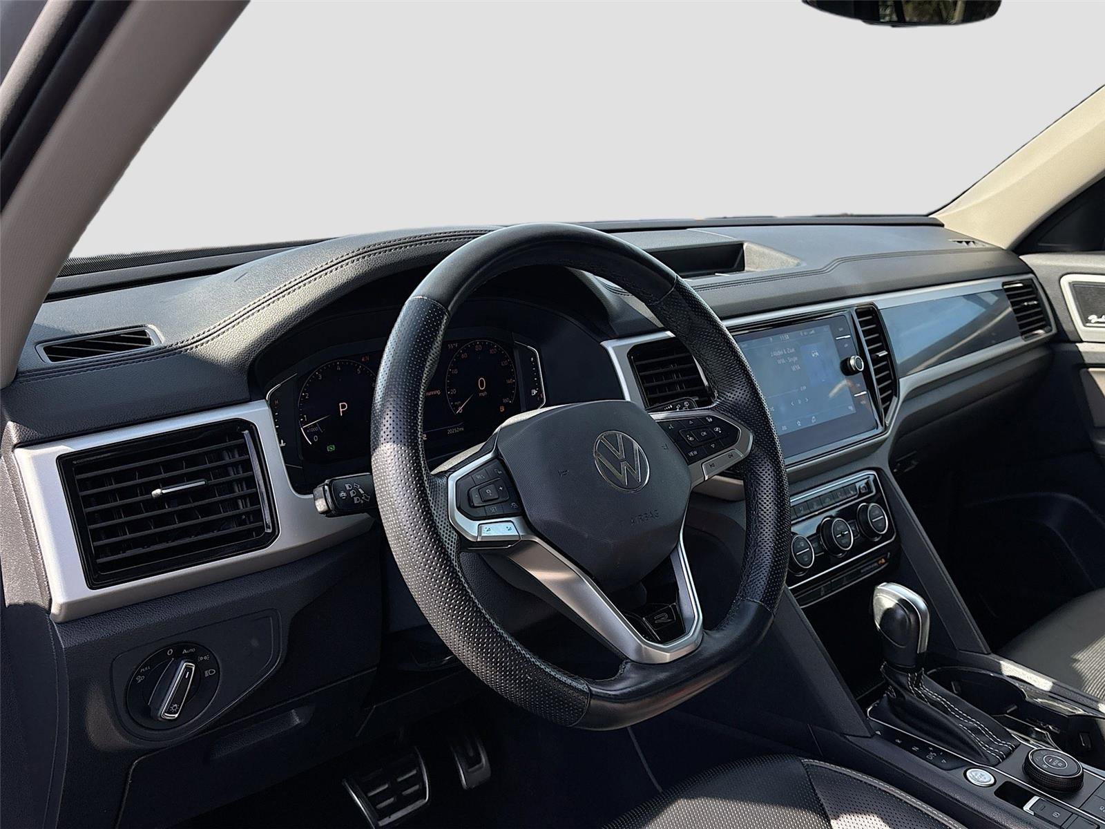 Used 2021 Volkswagen Atlas SEL Premium image 9