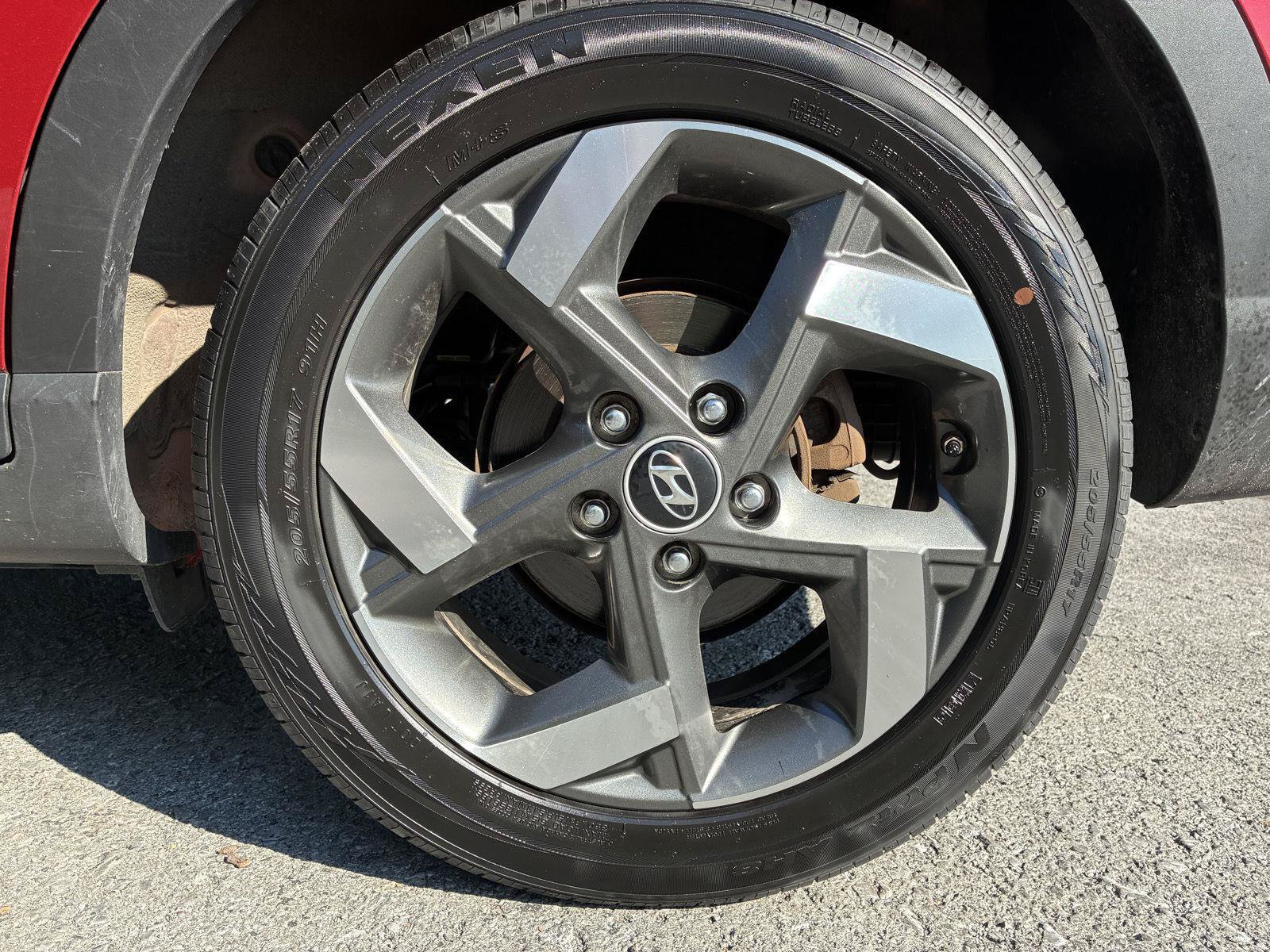 Used 2023 Hyundai Venue Limited w/ Cargo Package FWD image 27