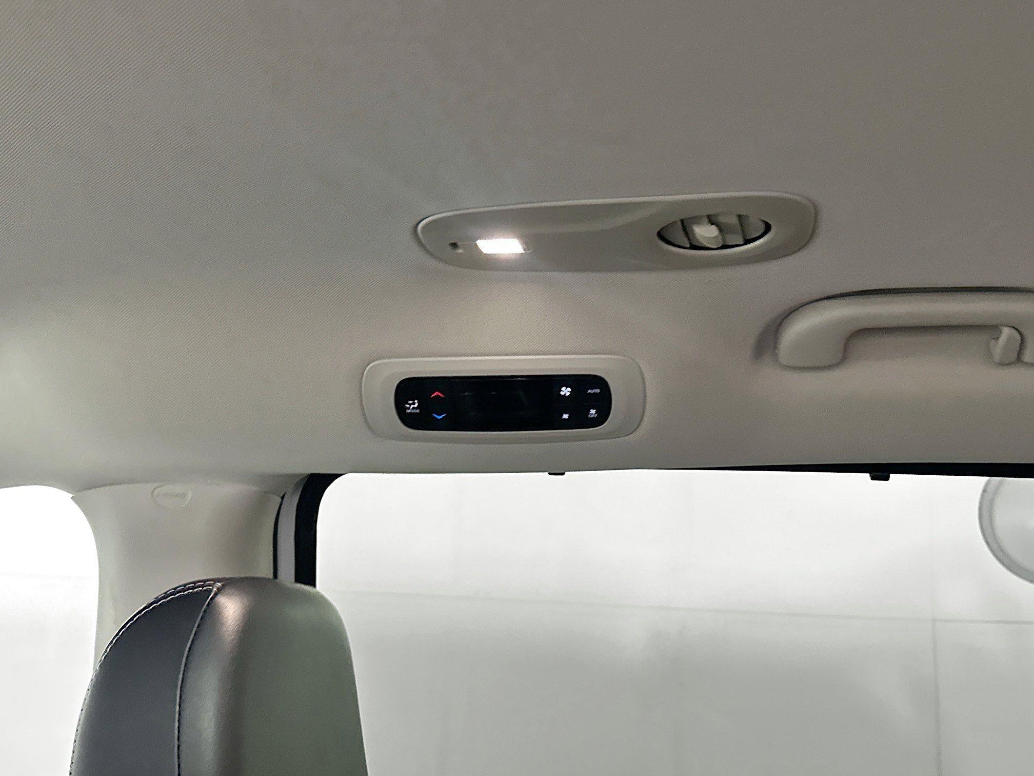 Used 2024 Chrysler Pacifica Touring-L image 26