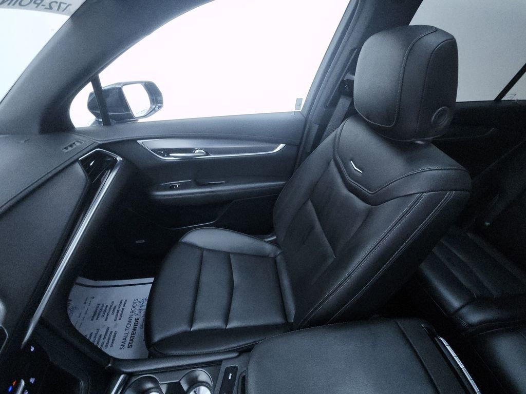 Used 2024 Cadillac XT6 Luxury w/ LPO, Floor Liner Package FWD image 24