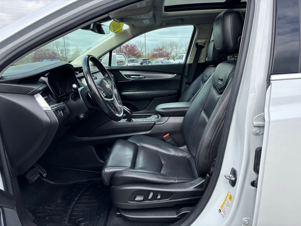 Used 2017 Cadillac XT5 Luxury w/ Driver Awareness Package image 16