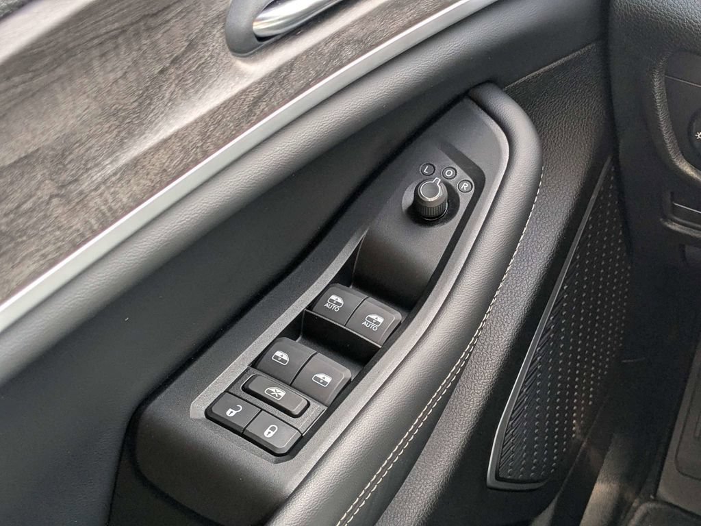 Used 2026 Jeep Grand Cherokee Limited RWD image 19