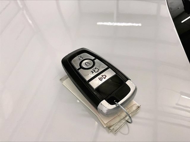 Used 2020 Ford Fusion SE FWD image 9