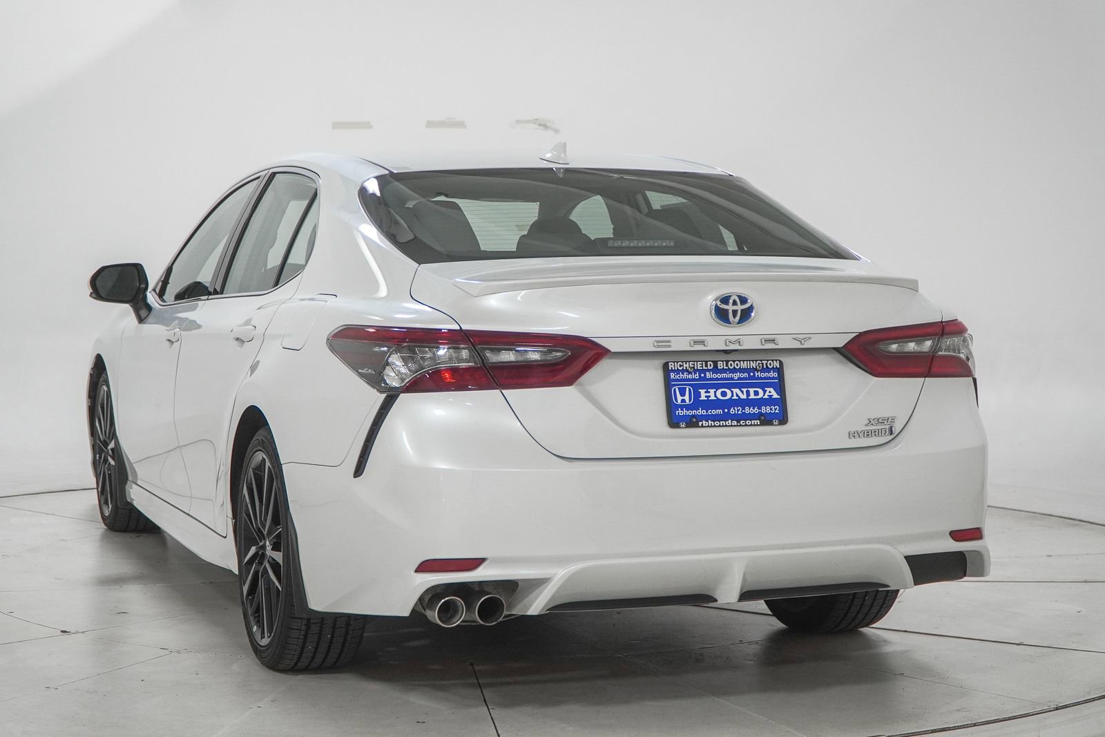Used 2022 Toyota Camry XSE w/ Cold Weather Package FWD image 8