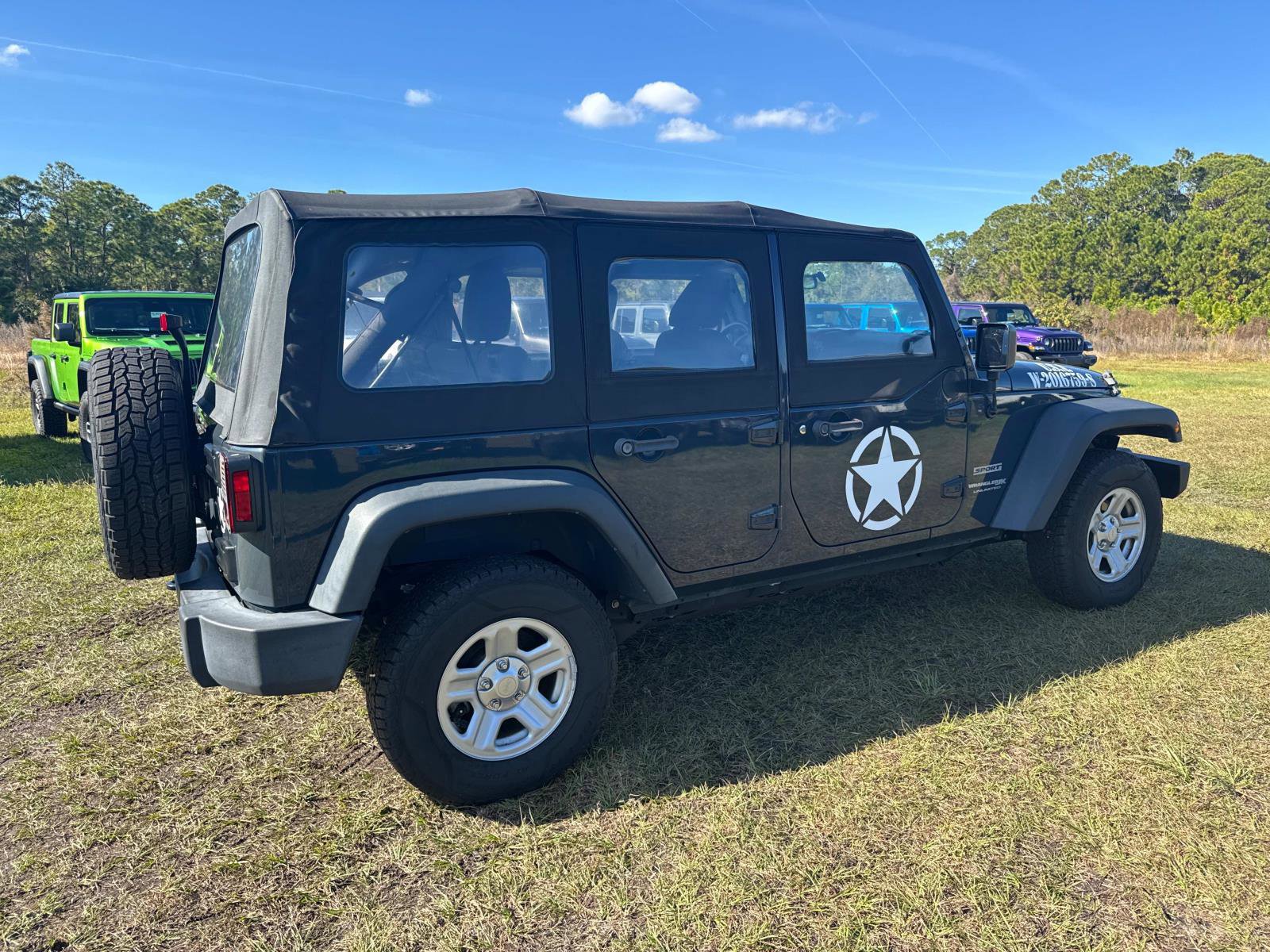 Used 2018 Jeep Wrangler Unlimited Sport w/ Connectivity Group image 3