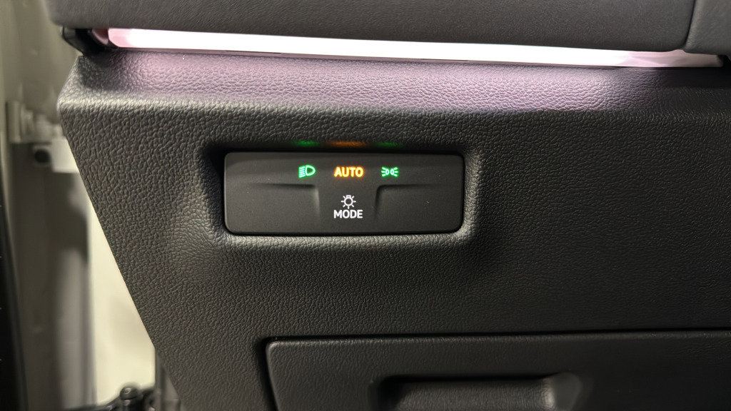 New 2026 Volkswagen Tiguan SE R-Line image 18