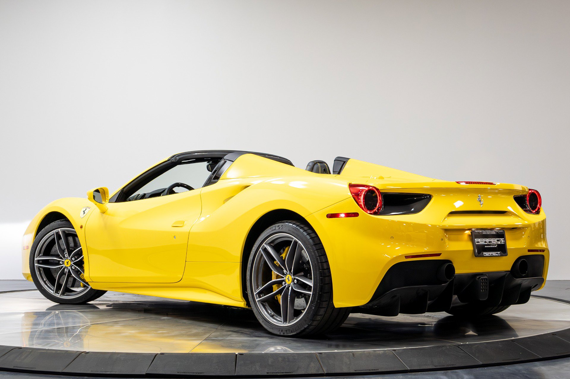 Used 2017 Ferrari 488 Spider image 52