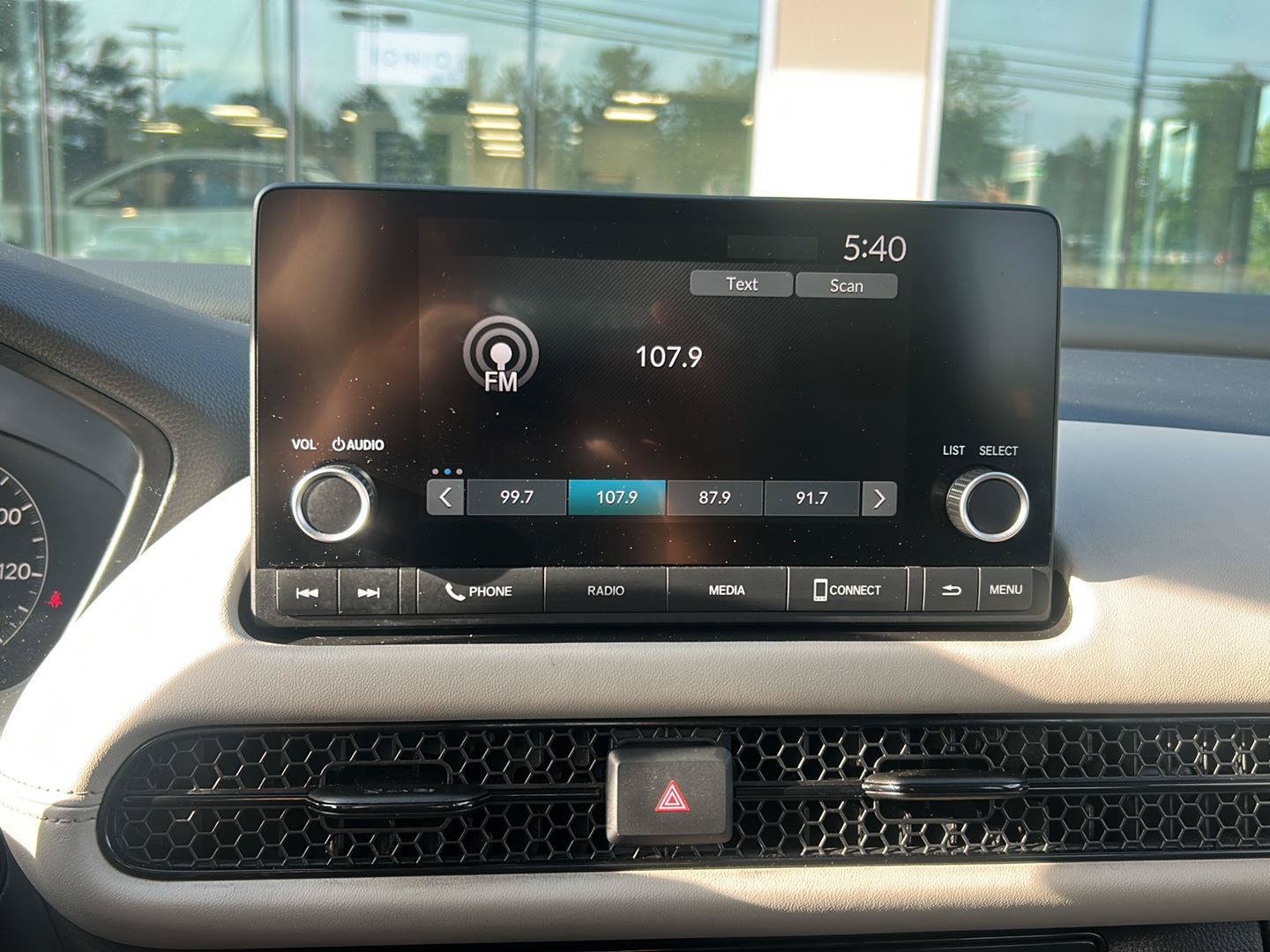 Used 2025 Honda HR-V LX image 21