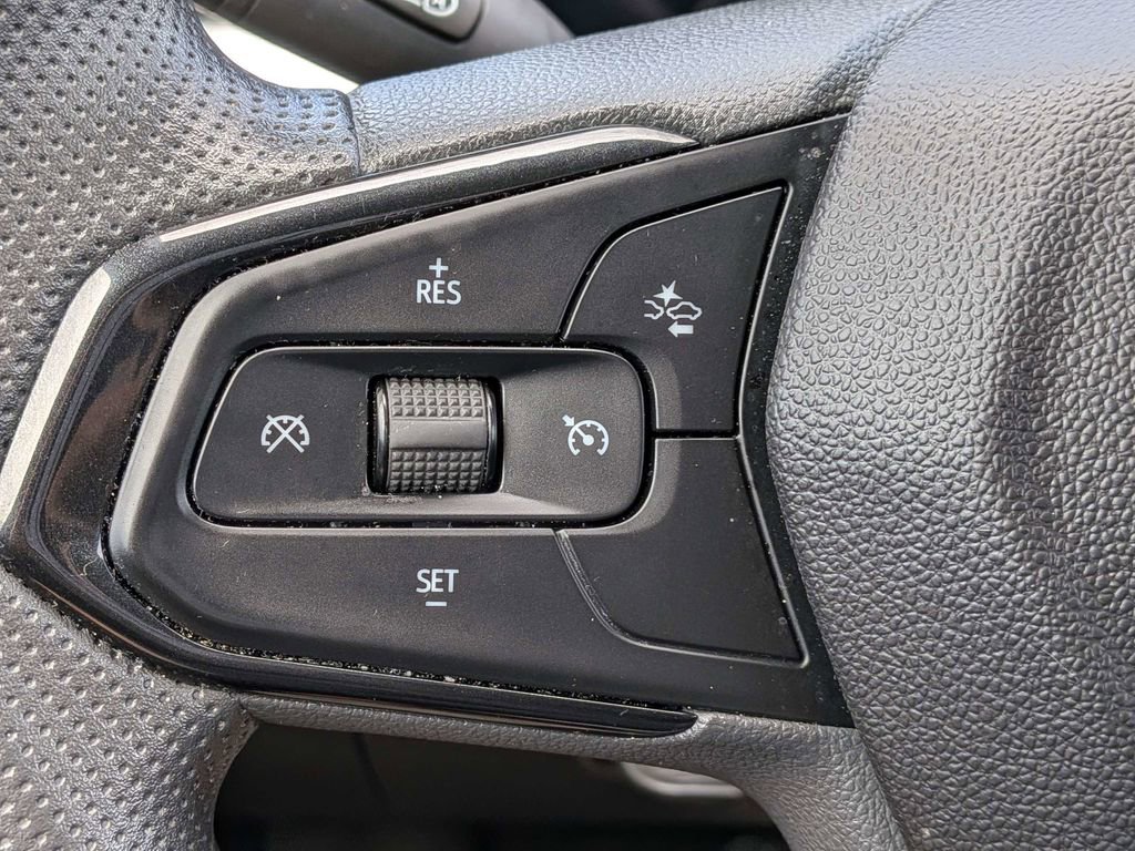 Used 2025 Chevrolet Trax LT FWD image 23
