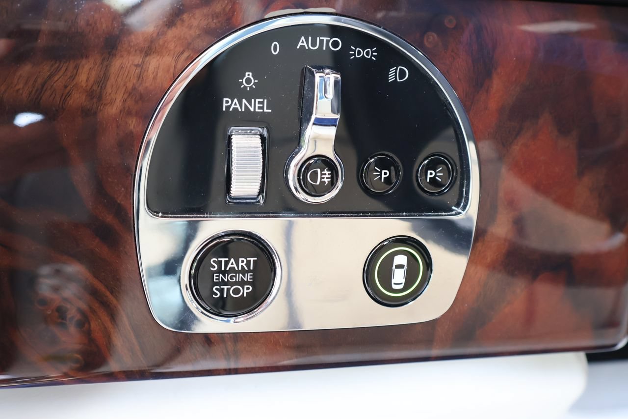 Certified 2023 Rolls-Royce Phantom Extended Wheelbase w/ Leather Finishing Pack RWD image 26