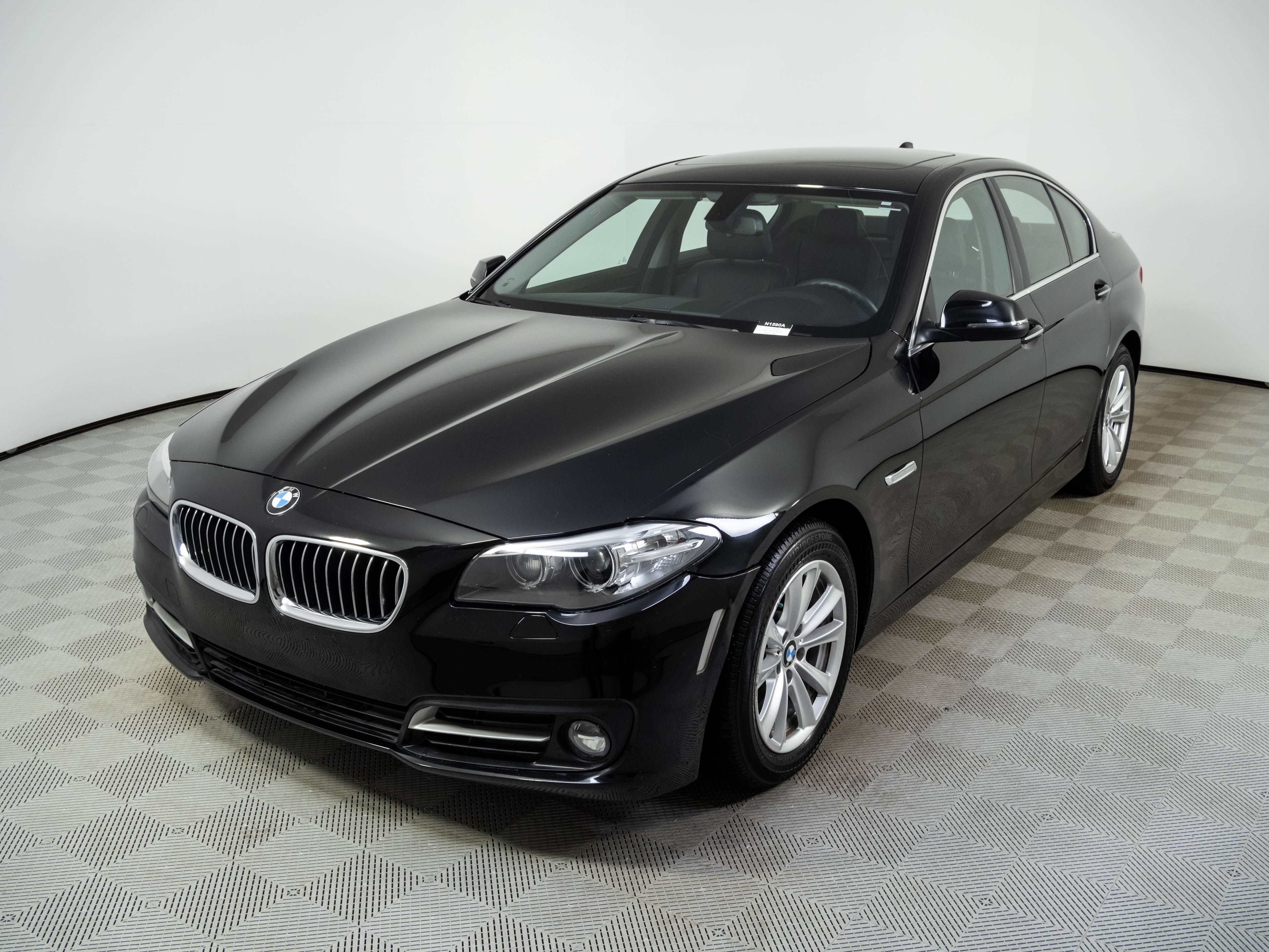Used 2015 BMW 528i xDrive Sedan AWD/4WD image 1