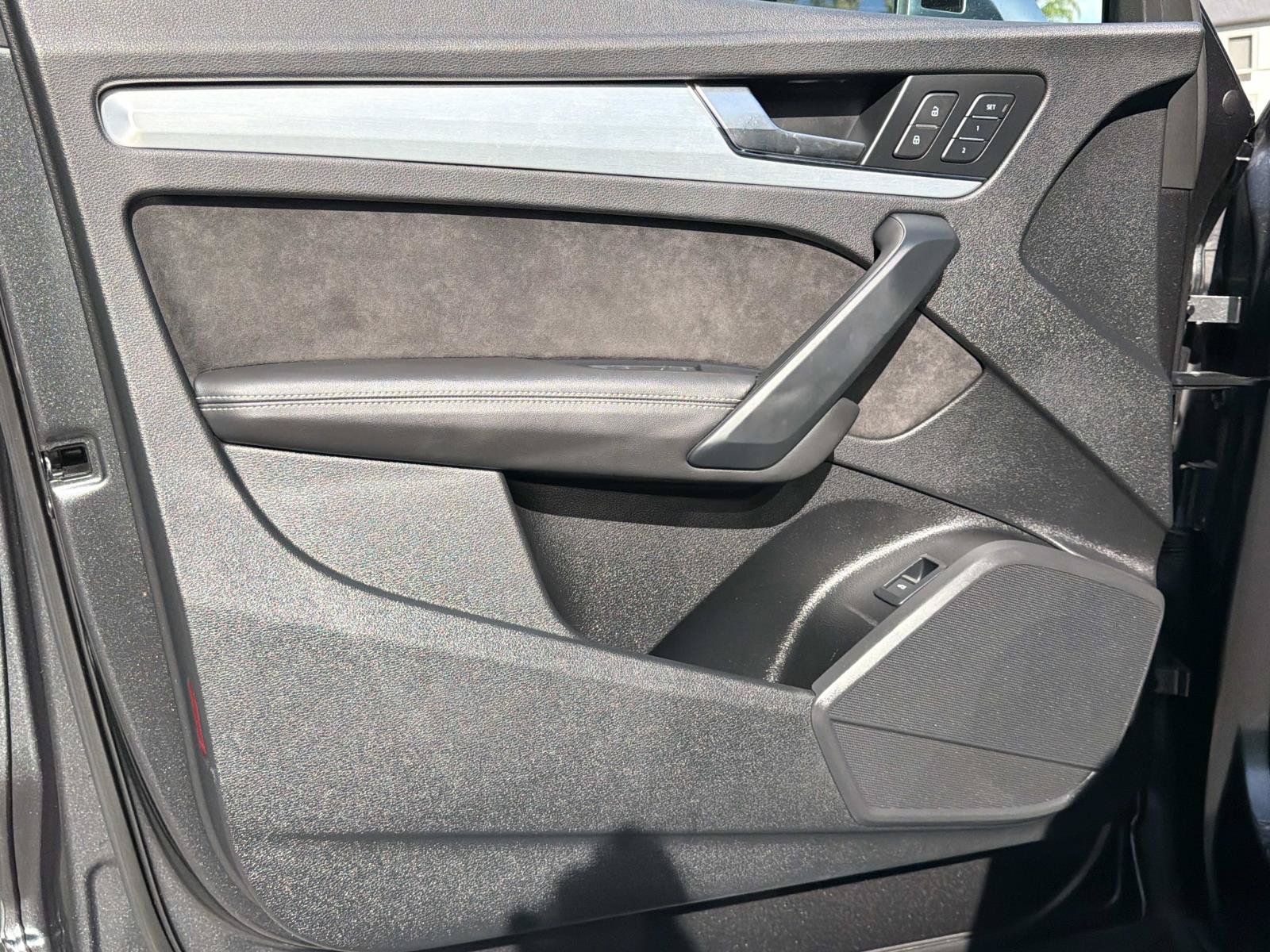 Used 2019 Audi SQ5 Premium Plus w/ Premium Plus Package AWD/4WD image 17