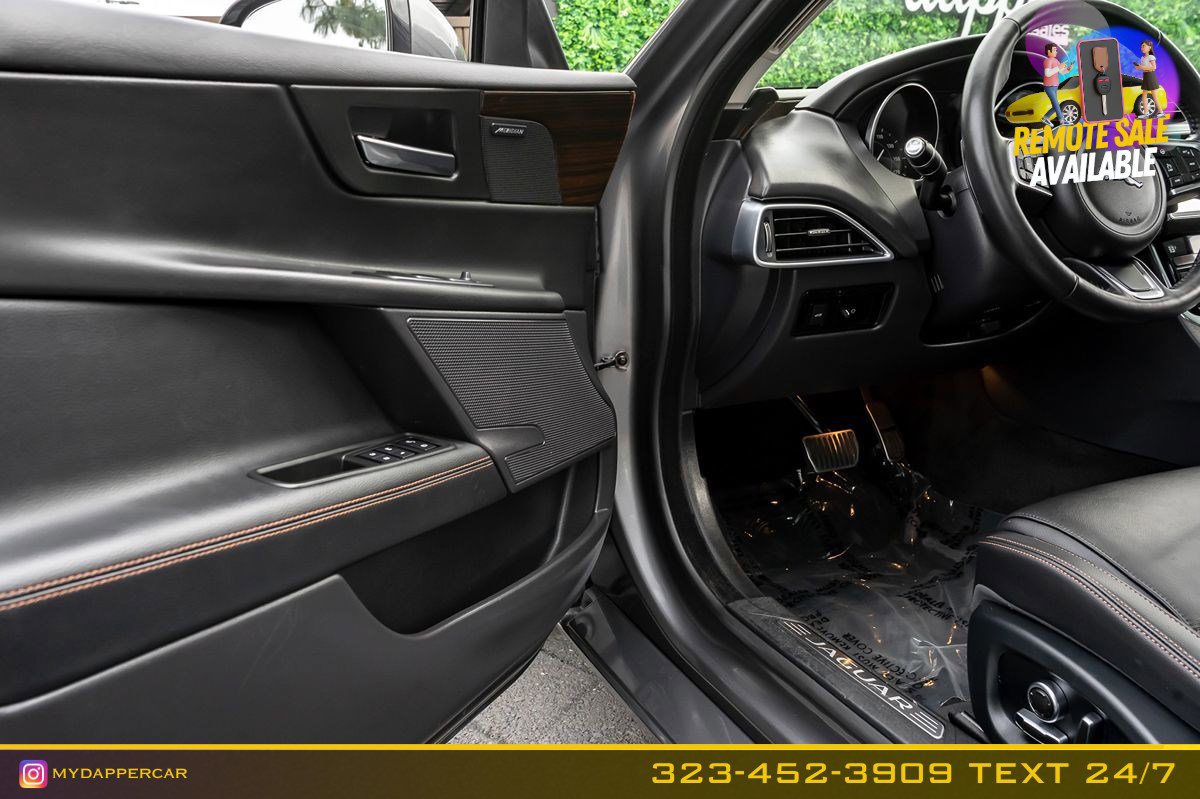 Used 2019 Jaguar XE Prestige image 11