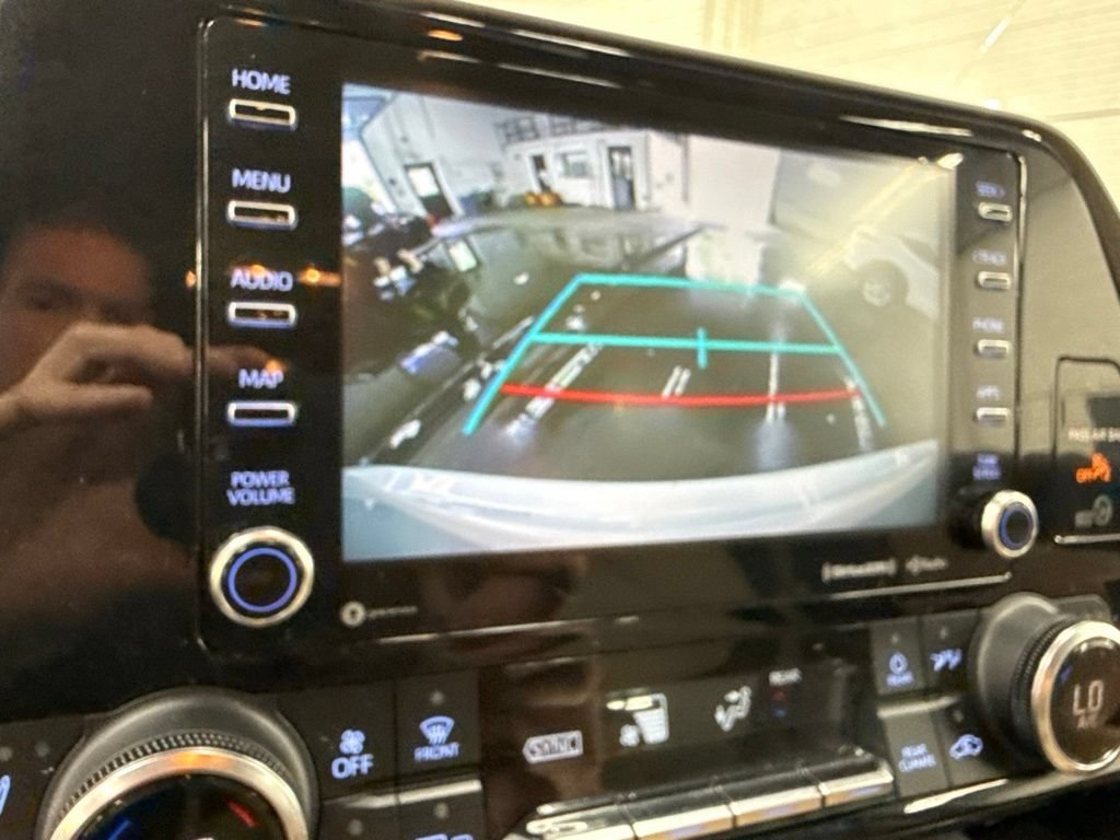 Used 2022 Toyota Highlander XLE AWD/4WD image 33
