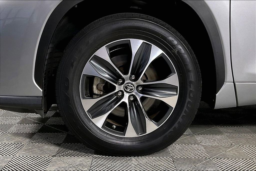 Used 2021 Toyota Highlander XLE image 8