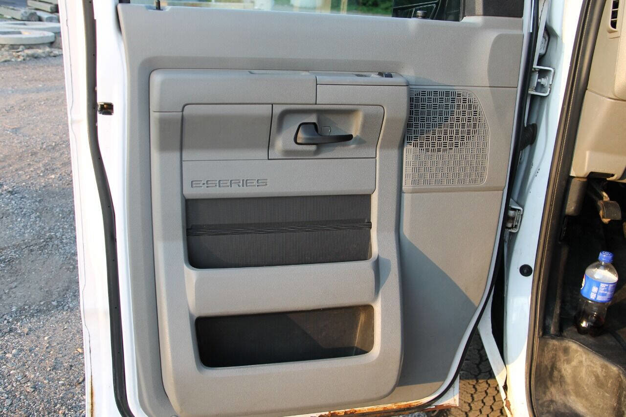Used 2013 Ford E-250 and Econoline 250 E 250 3dr Cargo Van w/ PWR Group image 25