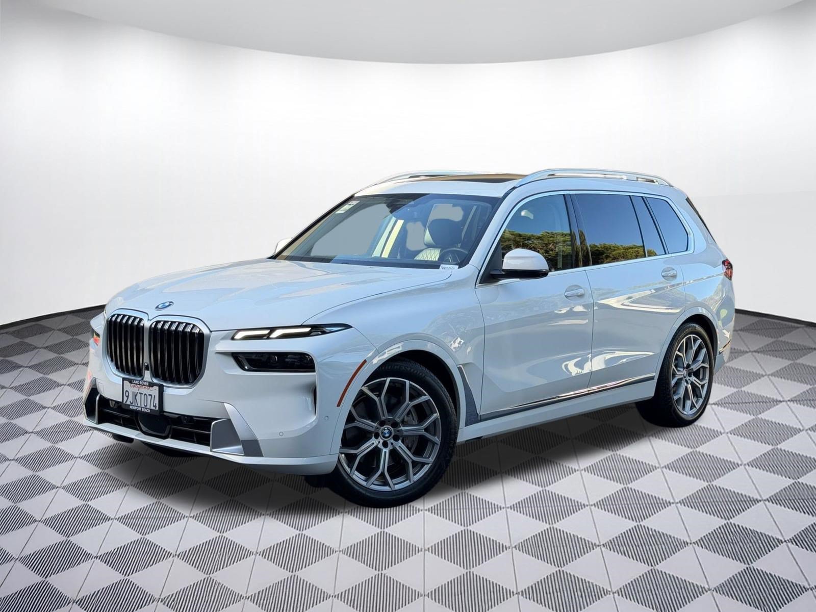 Used 2024 BMW X7 xDrive40i w/ Premium Package AWD/4WD image 1