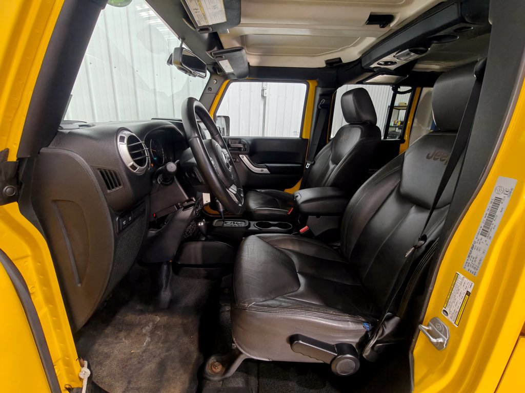 Used 2015 Jeep Wrangler Unlimited Rubicon w/ Dual Top Group AWD/4WD image 21
