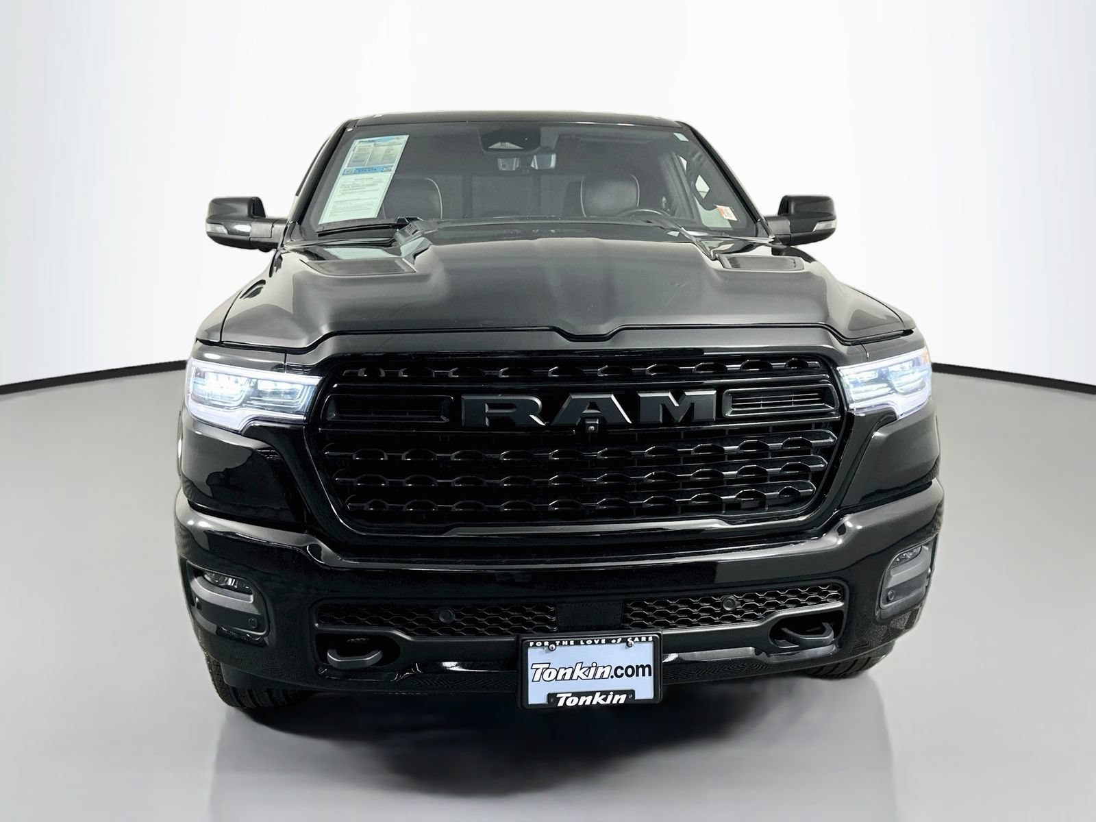 Used 2025 RAM 1500 Limited AWD/4WD image 2