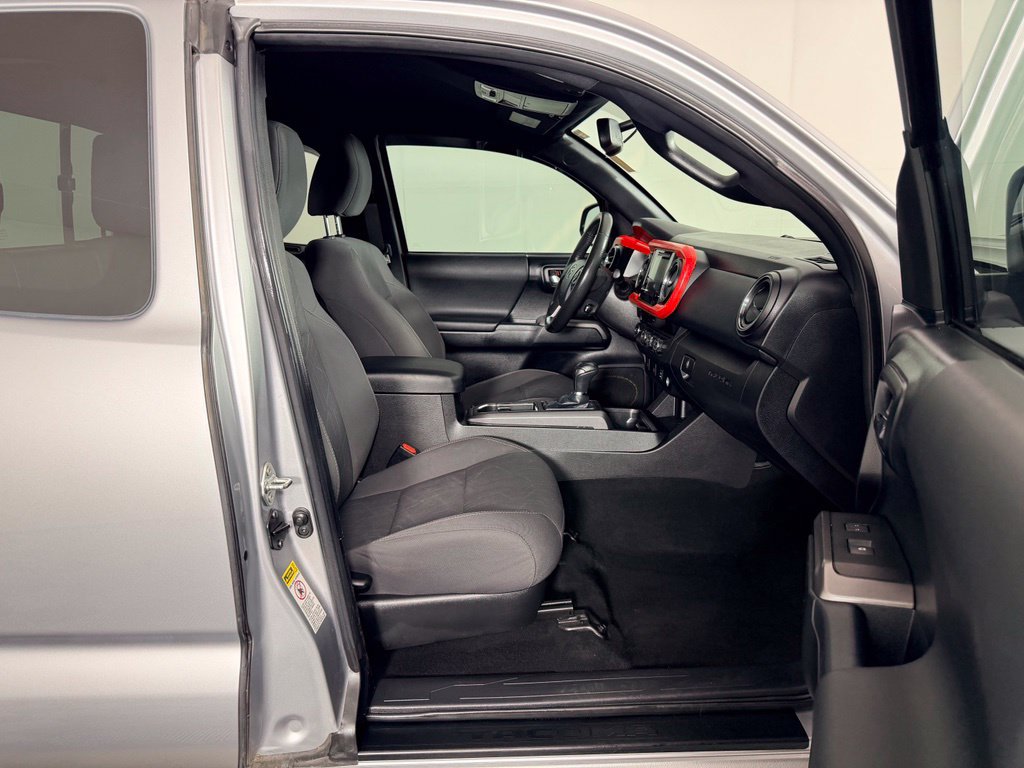 Used 2016 Toyota Tacoma TRD Sport w/ Towing Package RWD image 32