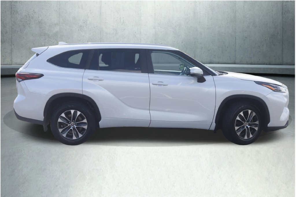 Used 2025 Toyota Highlander XLE AWD/4WD image 24