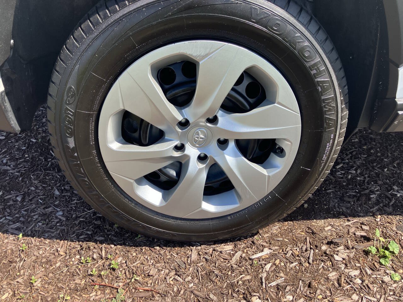Used 2021 Toyota RAV4 LE FWD image 26