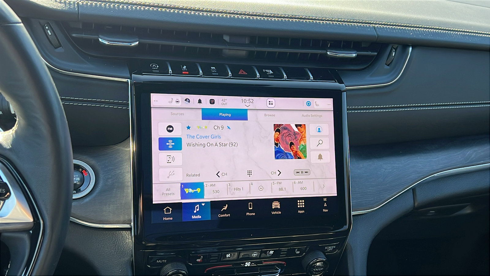 Used 2024 Jeep Grand Cherokee L Overland w/ Advanced Protech Group III image 36