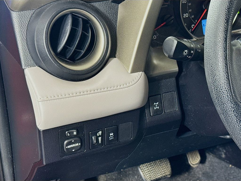 Used 2013 Toyota RAV4 XLE image 10