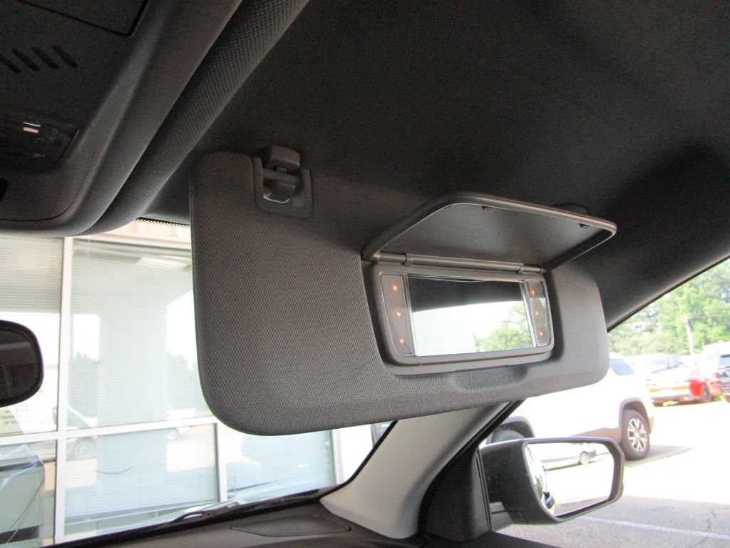 Used 2023 Chevrolet Equinox LT FWD image 39