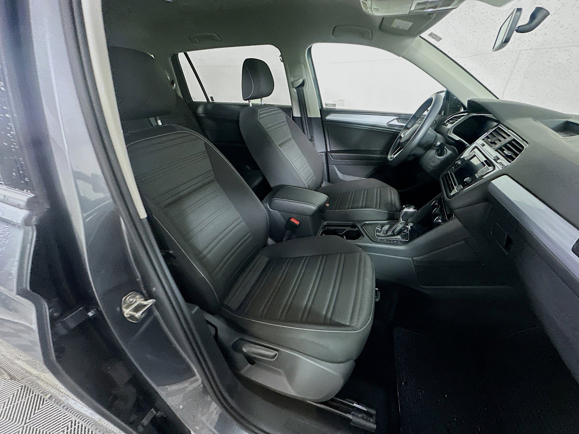 Used 2022 Volkswagen Tiguan S image 28