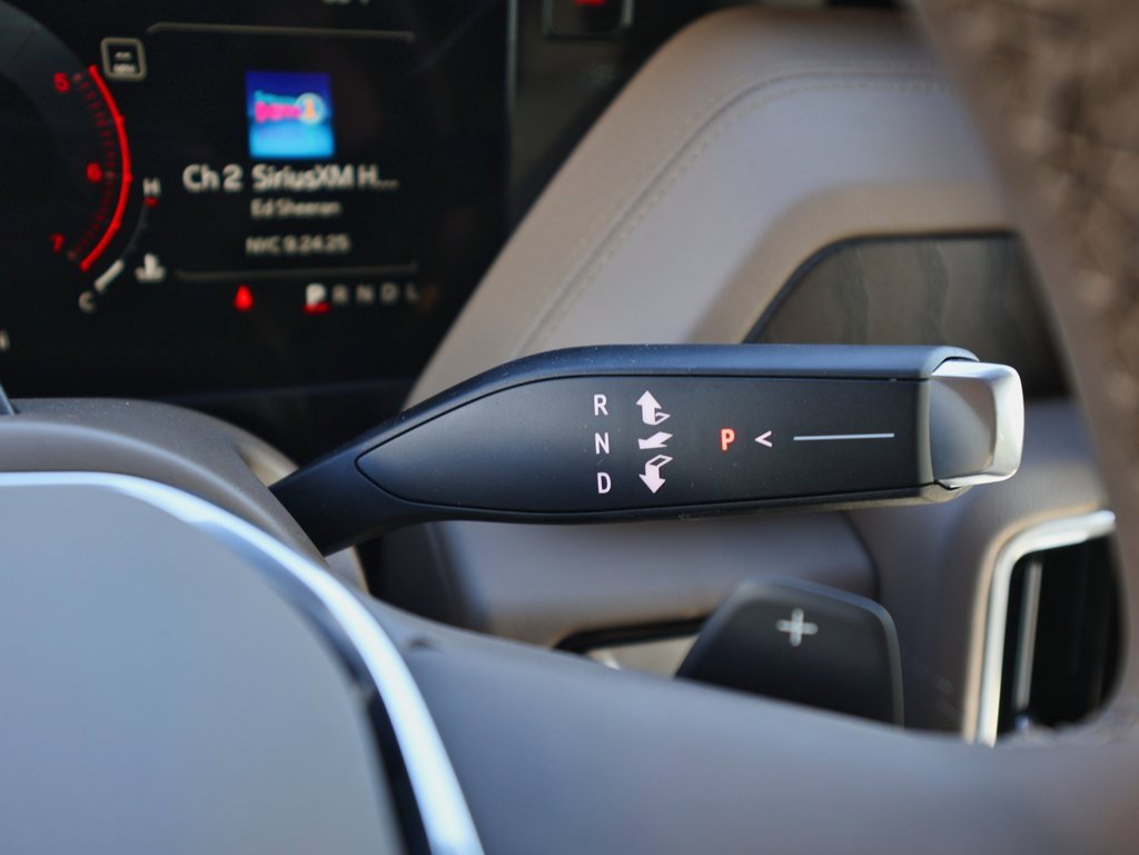 New 2026 GMC Yukon XL Denali w/ Denali Reserve Package image 32