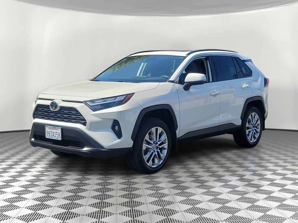 Used 2022 Toyota RAV4 XLE Premium FWD image 3