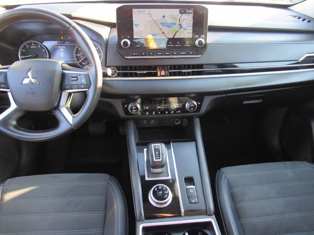 Used 2024 Mitsubishi Outlander SE image 17
