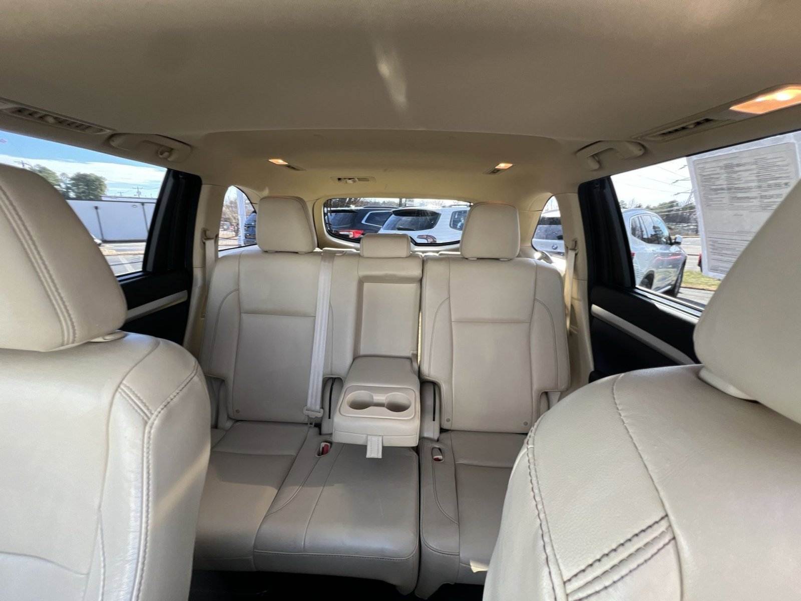 Used 2016 Toyota Highlander XLE image 5