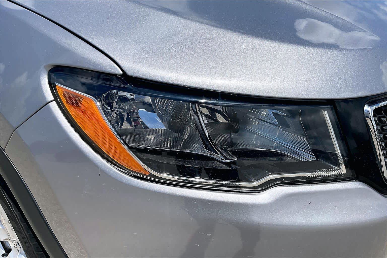 Used 2019 Jeep Compass Latitude w/ Cold Weather Group FWD image 27