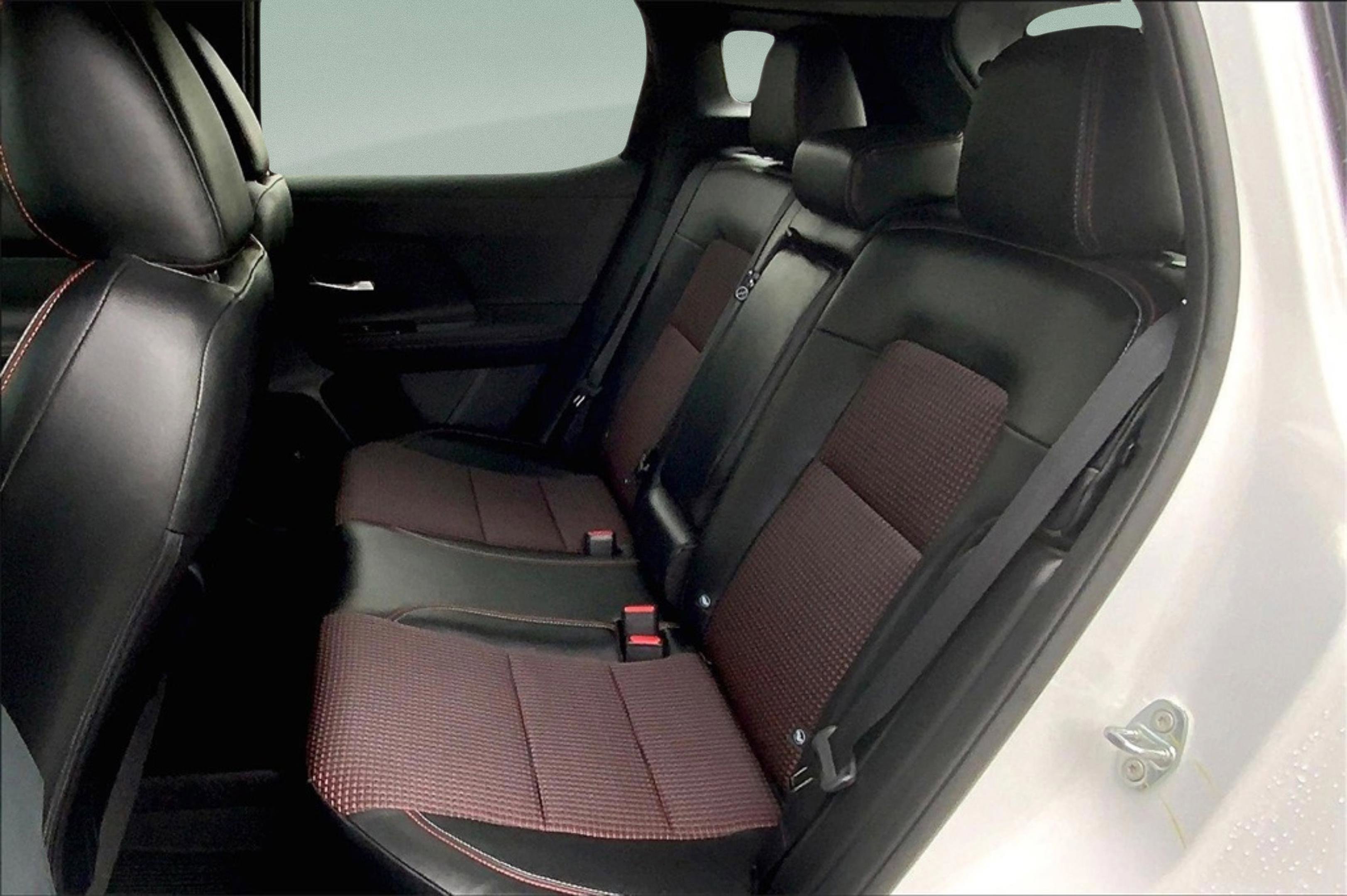 New 2025 Nissan Kicks SR image 11