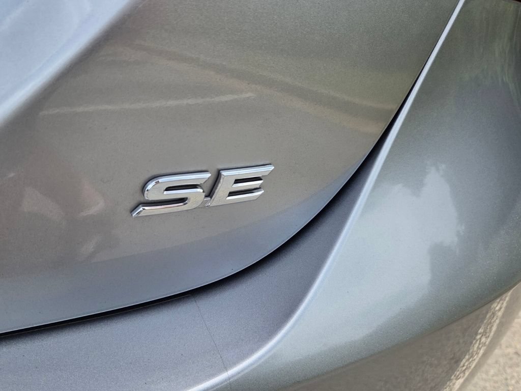 Used 2024 Toyota Camry SE FWD image 11