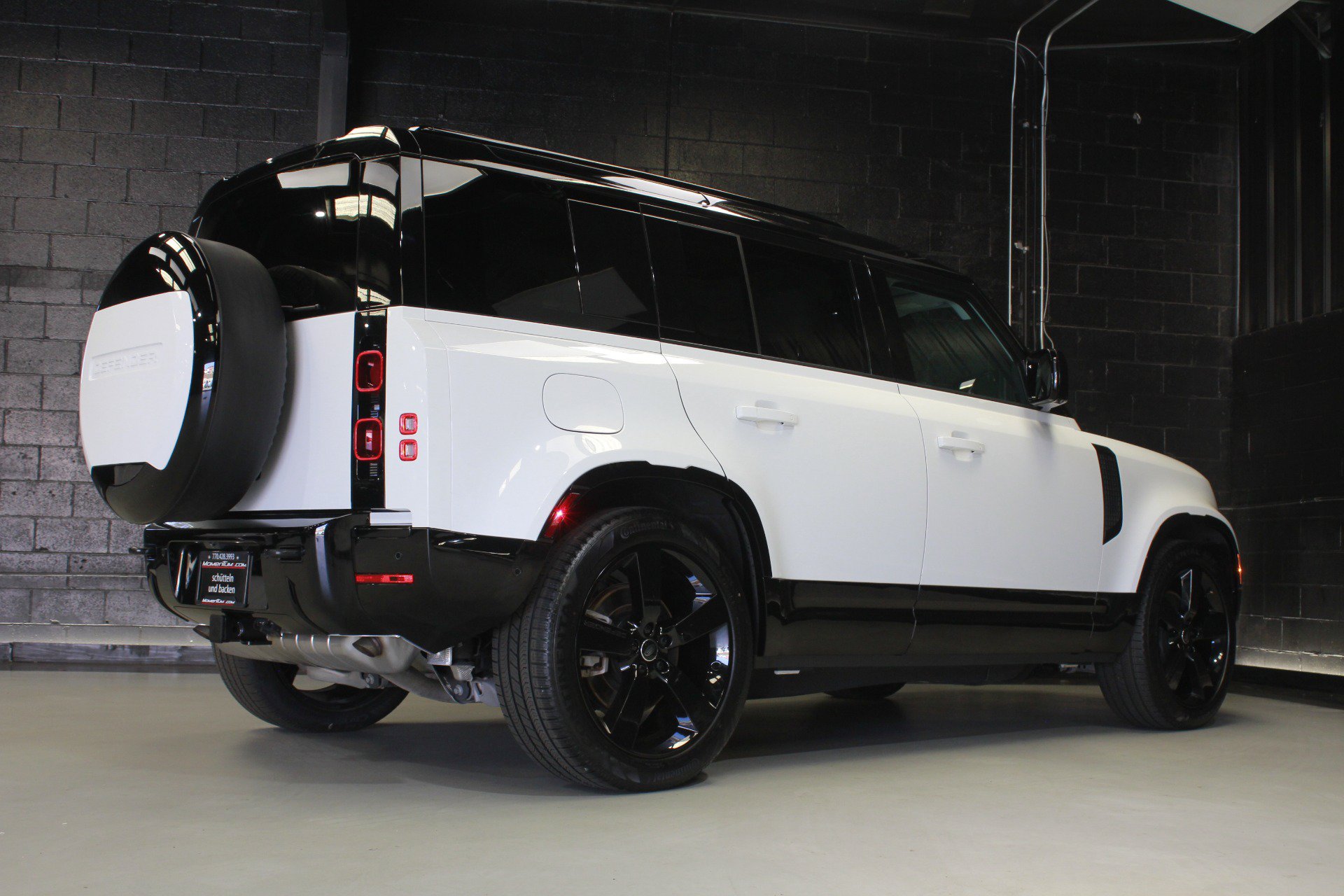 Used 2025 Land Rover Defender 110 X-Dynamic SE AWD/4WD image 18
